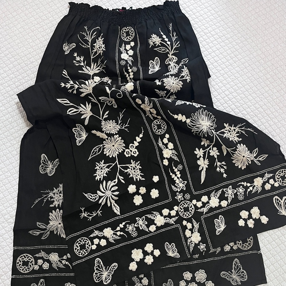Johnny Was NWT embroidered linen skirt
